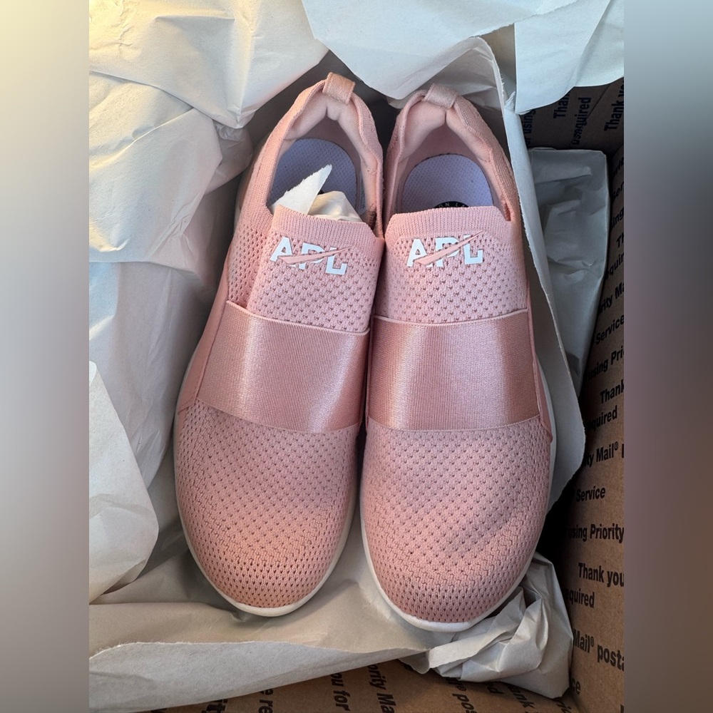 APL TechLoom Bliss Sneaker in Rose Dust & Nude - Women’s Size 7.5